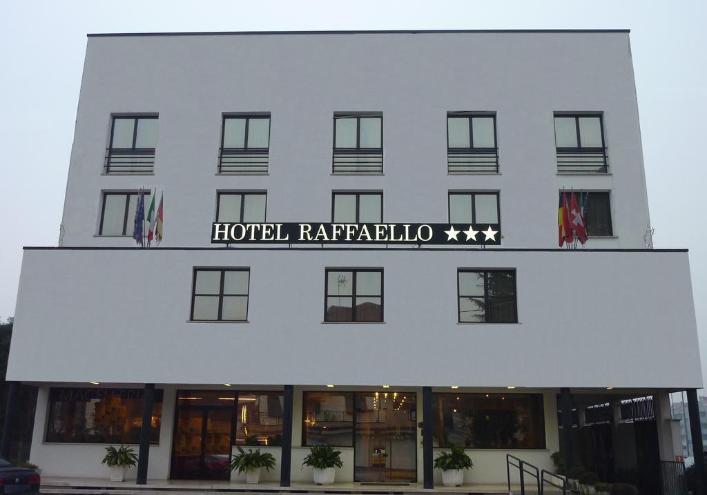 Hotel Raffaello Спинея Экстерьер фото